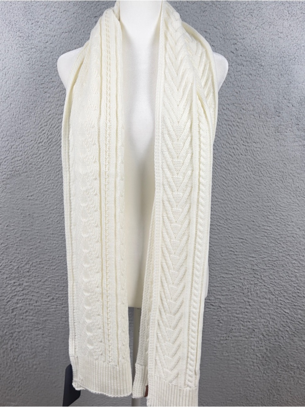 NWT Fabletics The Cable Knit Scarf Womens One Size Ivory Logo Preppy Comfy - Picture 3 of 7
